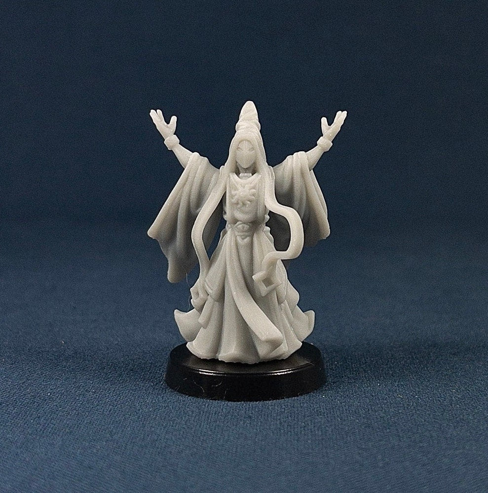 Cult Leader | Vae Victis Miniatures | 28mm | Cultist | NPC | Resin | Tabletop | Miniatures | TTRPG | DND | 5E