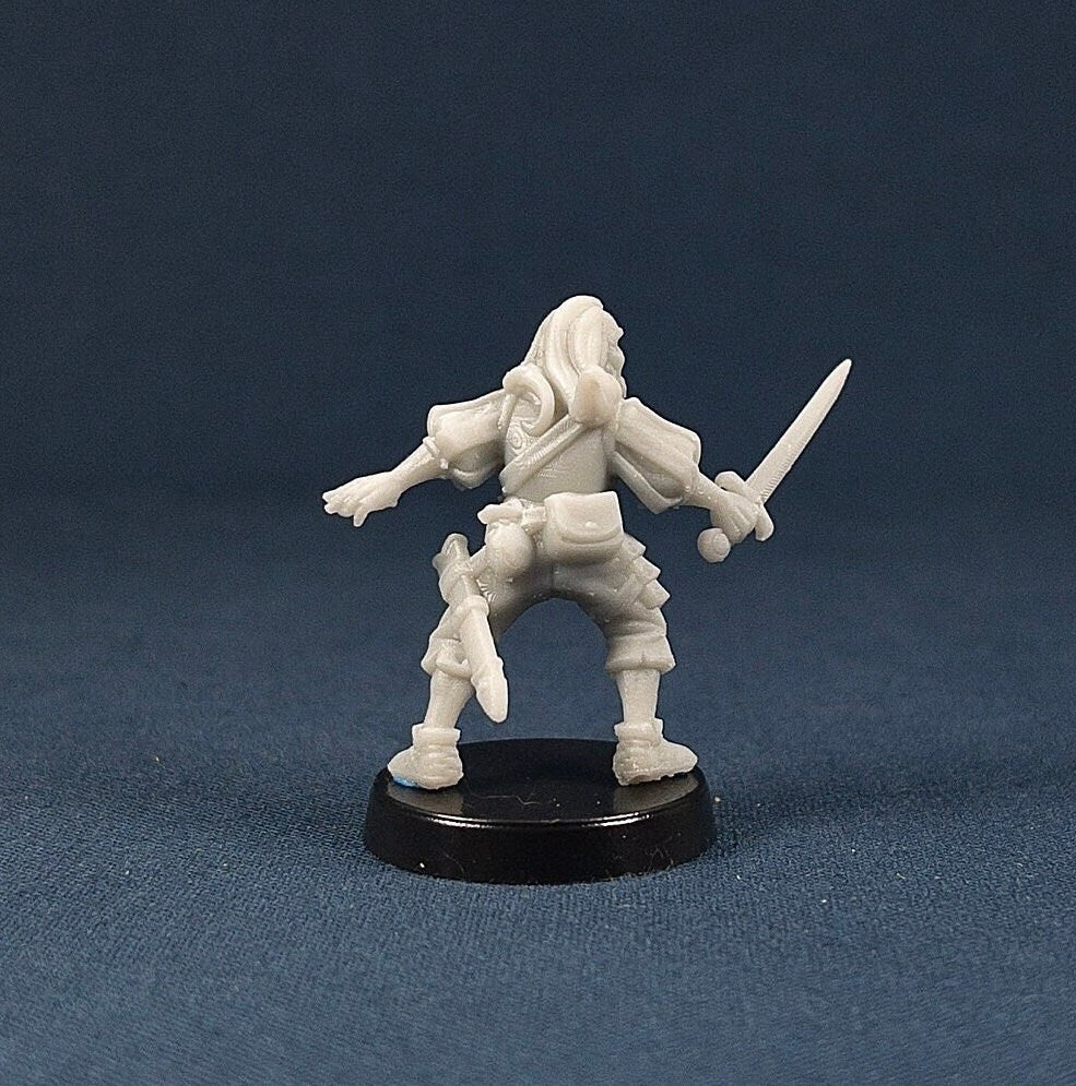 Sword Mercenary | Vae Victis Miniatures | Sword for Hire | NPC | Soldier | Resin | Tabletop | Miniatures | TTRPG | DND | 5E
