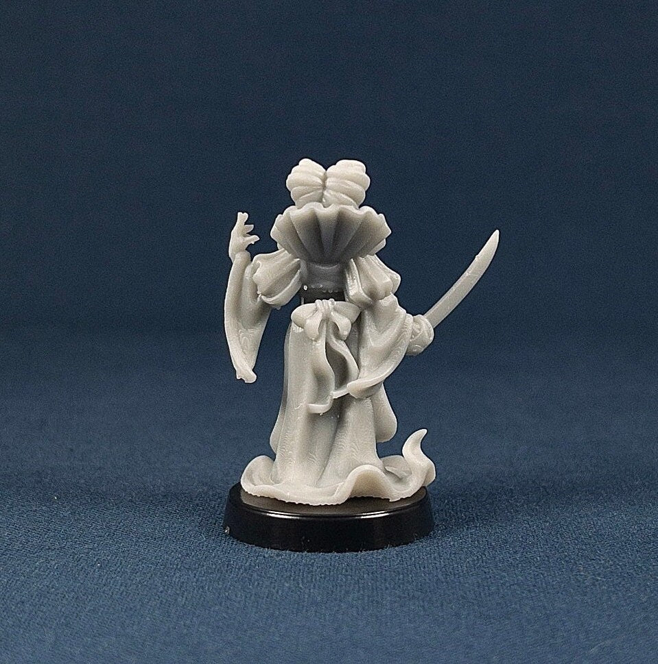 Countess | Vae Victis Miniatures | Royal | NPC | Noble | Resin | Tabletop | Miniatures | TTRPG | DND | 5E