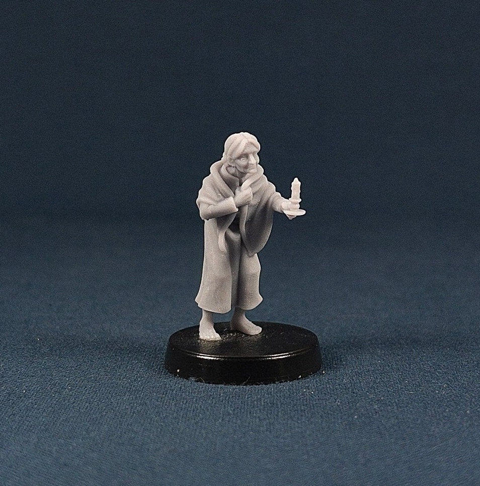 Grandma | Vae Victis Miniatures | Townsfolk | NPC | Commoner | Resin | Tabletop | Miniatures | TTRPG | DND | 5E