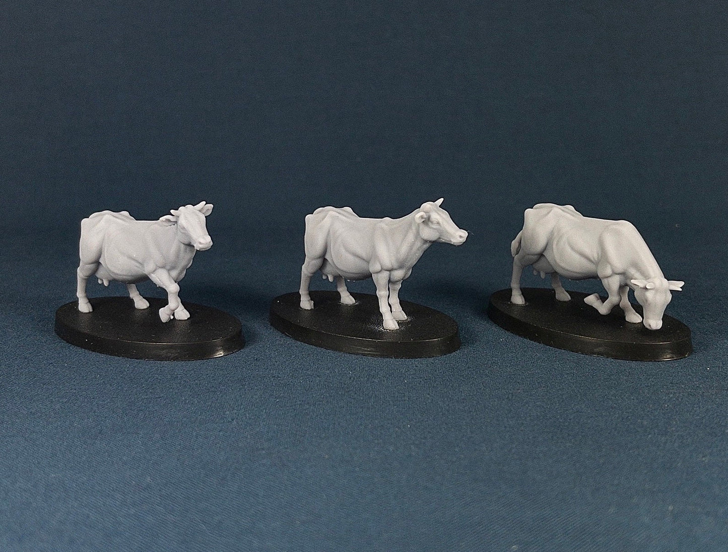 Cow Set (3 Minis) | Vae Victis Miniatures | Farm | Animal | Creature | Resin | Tabletop | Miniatures | TTRPG | DND | 5E