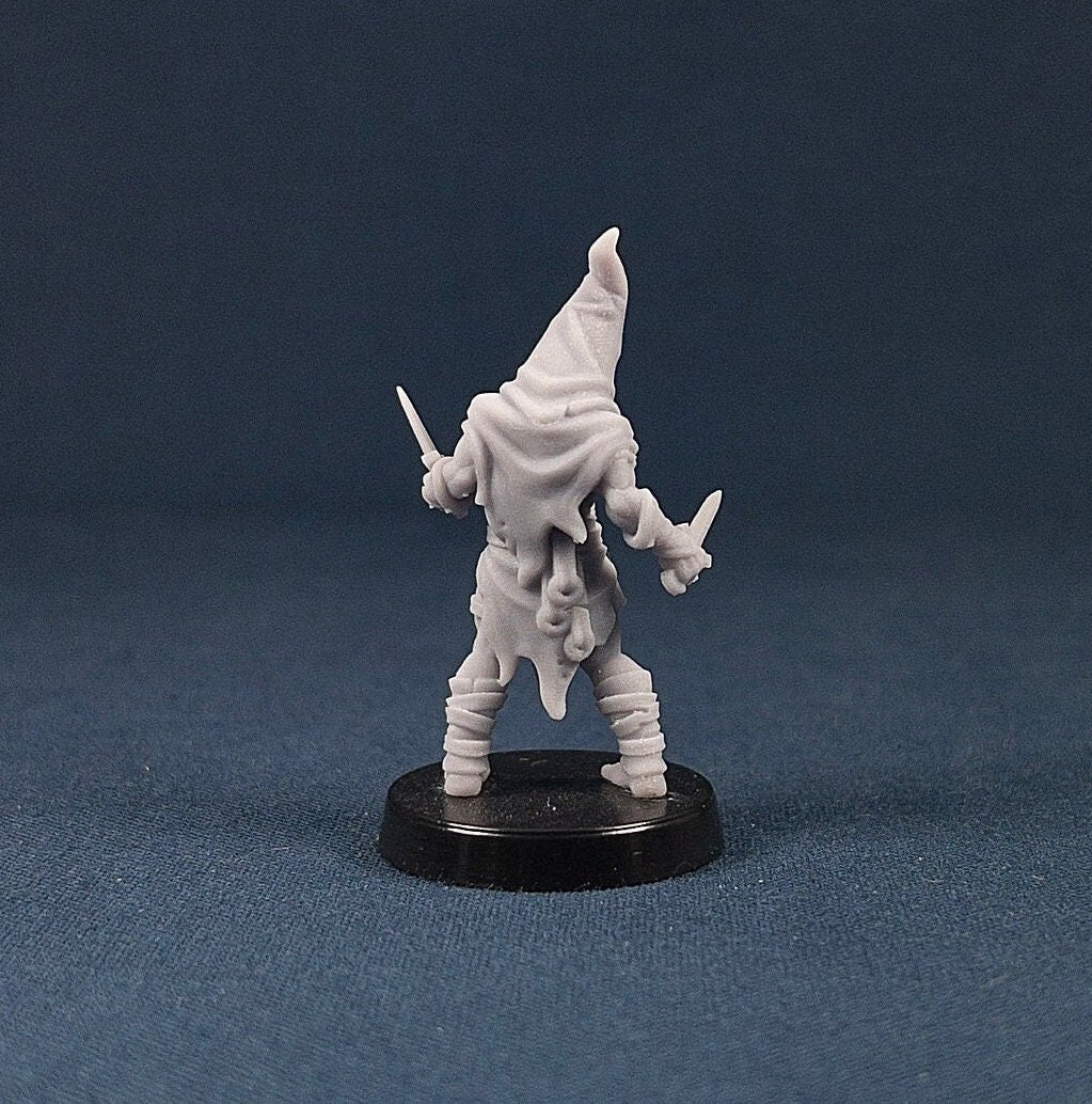 The Cultist | Vae Victis Miniatures | Evil | NPC | Cult | Resin | Tabletop | Miniatures | TTRPG | DND | 5E