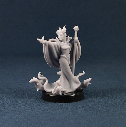 Dark Queen | Vae Victis Miniatures | Evil | NPC | Villain | Resin | Tabletop | Miniatures | TTRPG | DND | 5E