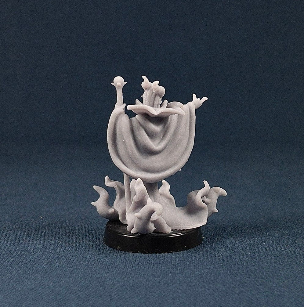 Dark Queen | Vae Victis Miniatures | Evil | NPC | Villain | Resin | Tabletop | Miniatures | TTRPG | DND | 5E
