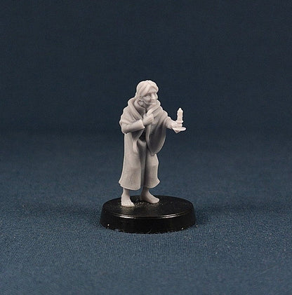 Grandma | Vae Victis Miniatures | Townsfolk | NPC | Commoner | Resin | Tabletop | Miniatures | TTRPG | DND | 5E