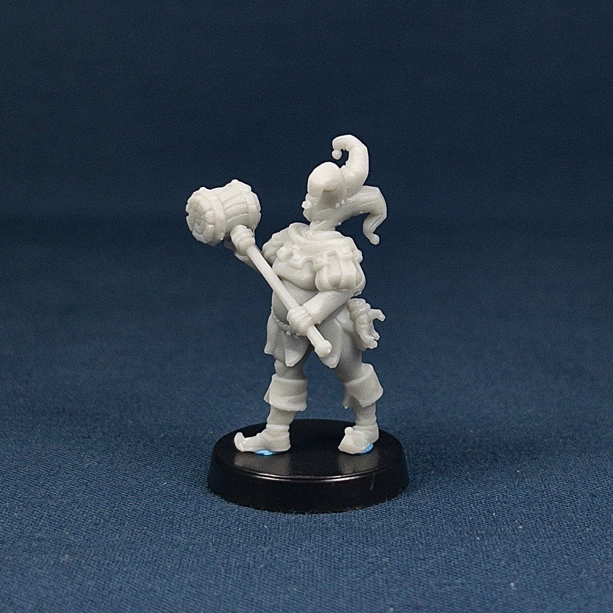 Jester | Bae Victis | Vae Victis Miniatures | Hammer | Harlequin | Carnival | NPC | Resin | Tabletop | Miniatures | TTRPG | DND | 5E