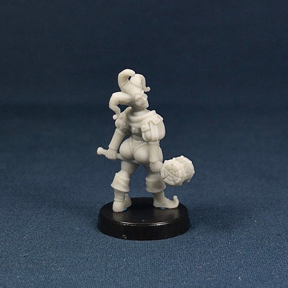 Jester | Bae Victis | Vae Victis Miniatures | Hammer | Harlequin | Carnival | NPC | Resin | Tabletop | Miniatures | TTRPG | DND | 5E