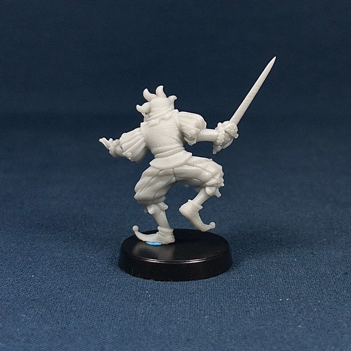 Sunbearer | Vae Victis Miniatures | 28mm | Fighter | Swordsman | Carnival | NPC | Resin | Tabletop | Miniatures | TTRPG | DND | 5E