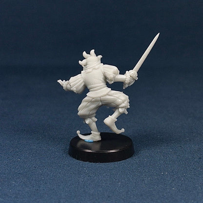 Sunbearer | Vae Victis Miniatures | 28mm | Fighter | Swordsman | Carnival | NPC | Resin | Tabletop | Miniatures | TTRPG | DND | 5E
