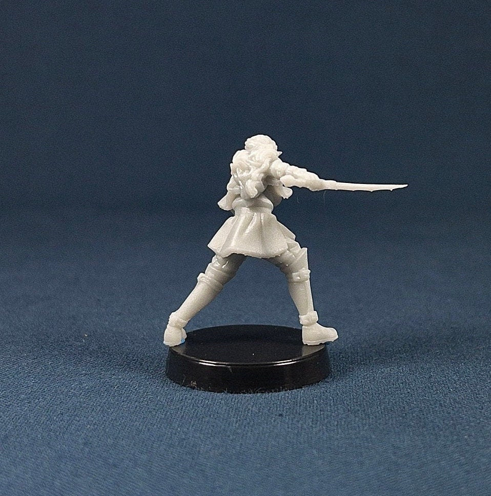 Elf Fighter | Vae Victis Miniatures | Sword | NPC | Magic | Resin | Tabletop | Miniatures | TTRPG | DND | 5E