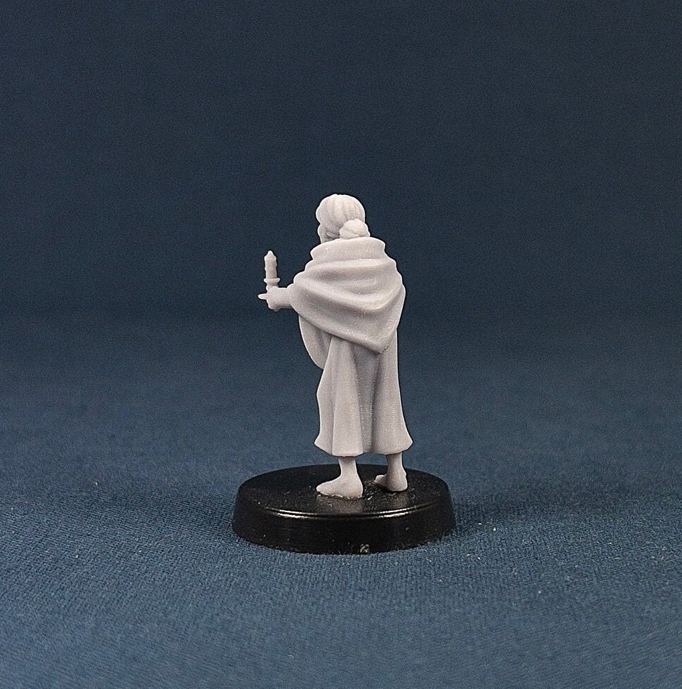 Grandma | Vae Victis Miniatures | Townsfolk | NPC | Commoner | Resin | Tabletop | Miniatures | TTRPG | DND | 5E