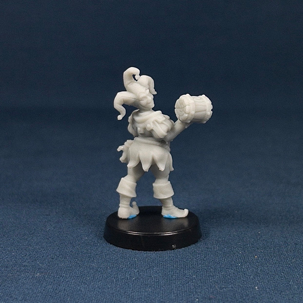 Jester | Bae Victis | Vae Victis Miniatures | Hammer | Harlequin | Carnival | NPC | Resin | Tabletop | Miniatures | TTRPG | DND | 5E