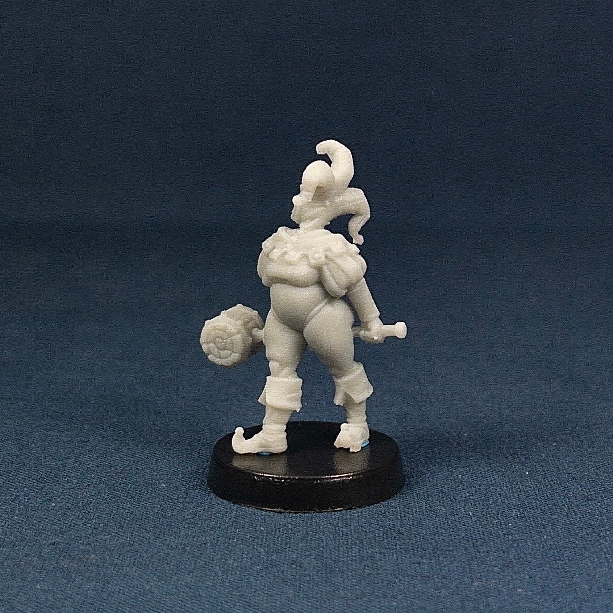 Jester | Bae Victis | Vae Victis Miniatures | Hammer | Harlequin | Carnival | NPC | Resin | Tabletop | Miniatures | TTRPG | DND | 5E